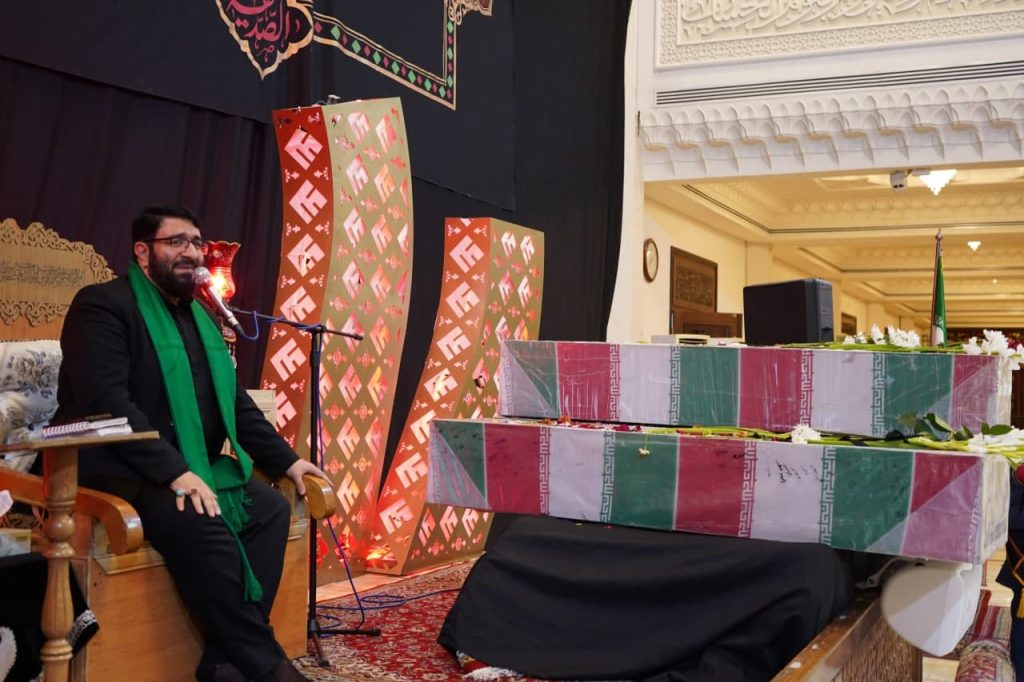 photo 2023 12 16 22 29 33 1024x682 - مراسم سوگواری شب شهادت حضرت فاطمه زهرا سلام الله علیها در حرم مطهر/ آیین وداع با پیکرهای مطهر چهار شهید گمنام دوران دفاع مقدس