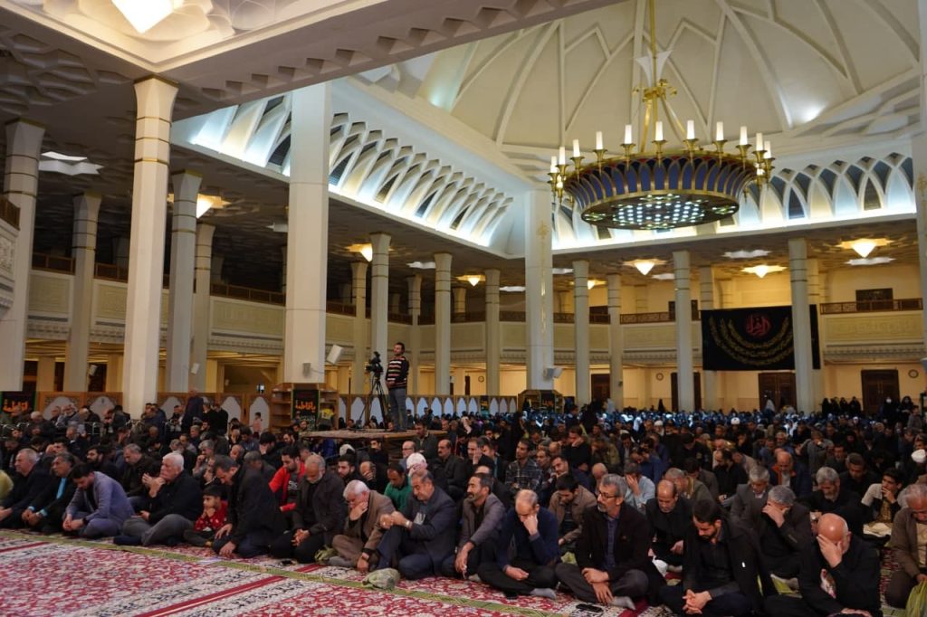 photo 2023 12 16 22 29 38 1024x682 - مراسم سوگواری شب شهادت حضرت فاطمه زهرا سلام الله علیها در حرم مطهر/ آیین وداع با پیکرهای مطهر چهار شهید گمنام دوران دفاع مقدس