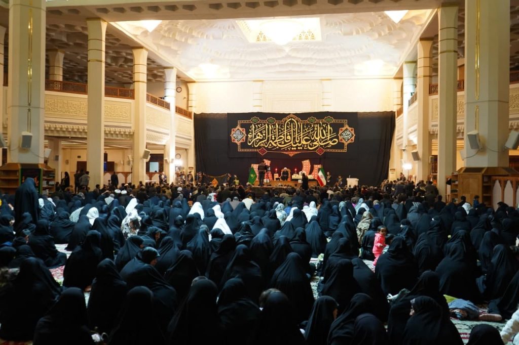 photo 2023 12 16 22 29 39 1024x682 - مراسم سوگواری شب شهادت حضرت فاطمه زهرا سلام الله علیها در حرم مطهر/ آیین وداع با پیکرهای مطهر چهار شهید گمنام دوران دفاع مقدس