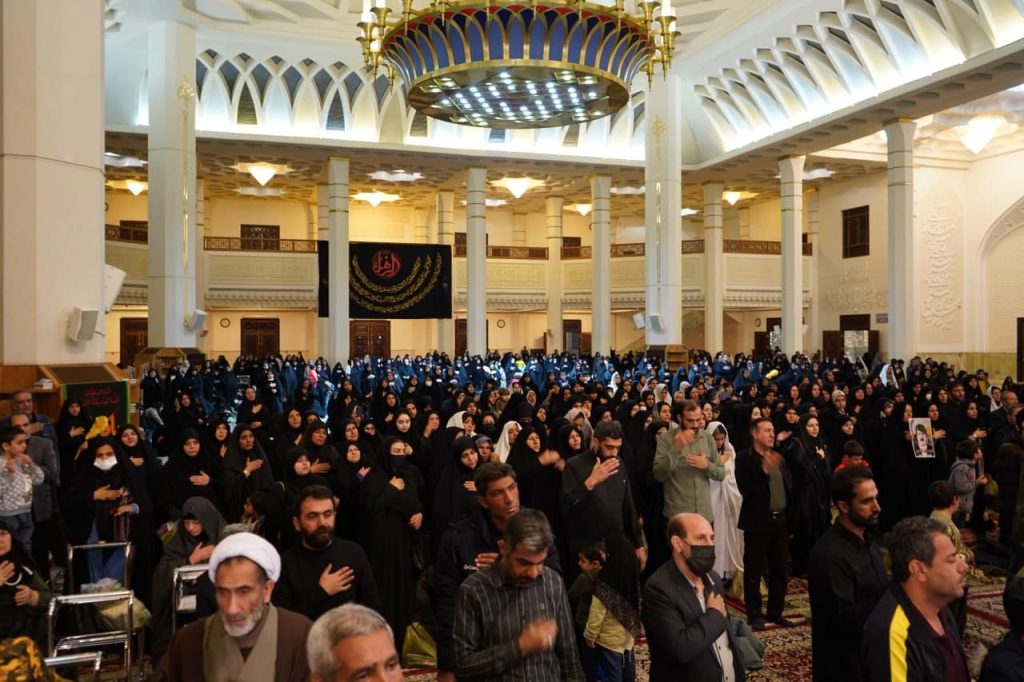 photo 2023 12 16 22 29 47 1024x682 - مراسم سوگواری شب شهادت حضرت فاطمه زهرا سلام الله علیها در حرم مطهر/ آیین وداع با پیکرهای مطهر چهار شهید گمنام دوران دفاع مقدس