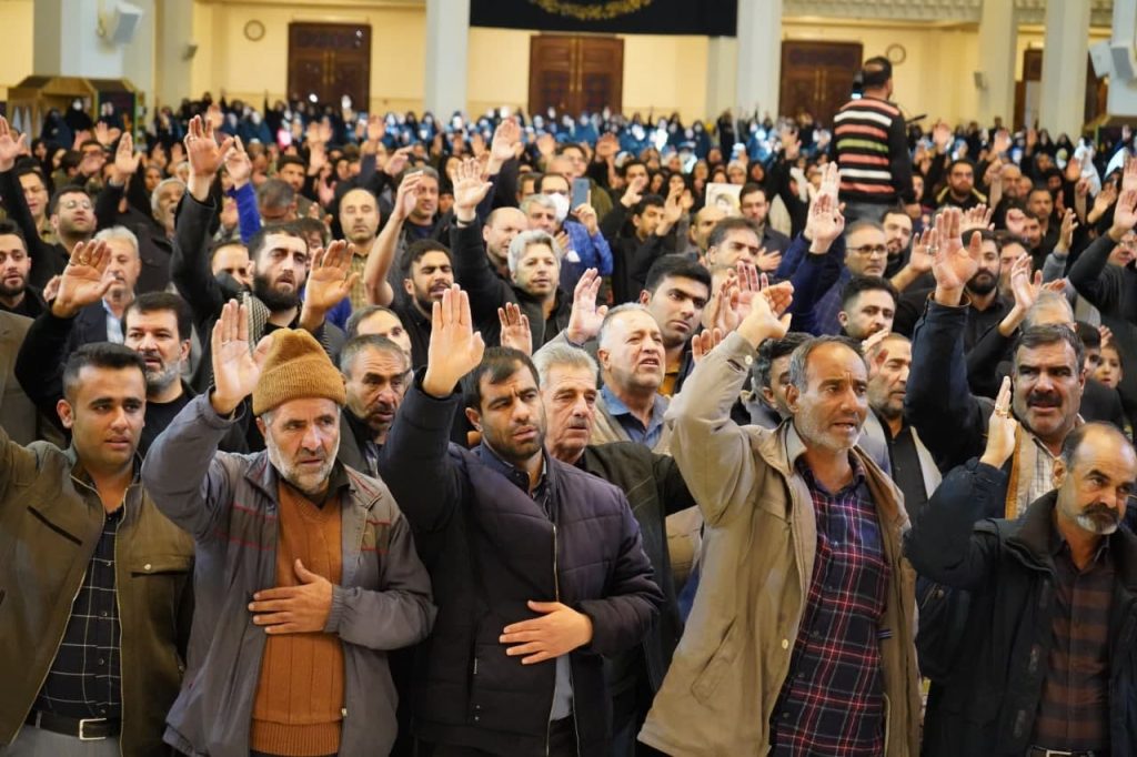 photo 2023 12 16 22 30 03 1024x682 - مراسم سوگواری شب شهادت حضرت فاطمه زهرا سلام الله علیها در حرم مطهر/ آیین وداع با پیکرهای مطهر چهار شهید گمنام دوران دفاع مقدس