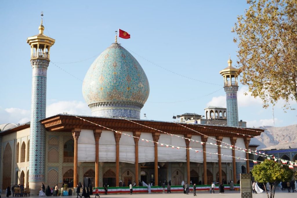 photo 2024 02 02 19 21 16 1024x682 - جشن «دختران انقلاب» به‎‌مناسبت آغاز دهه‌ی پرفروغ فجر انقلاب اسلامی در آستان احمدی