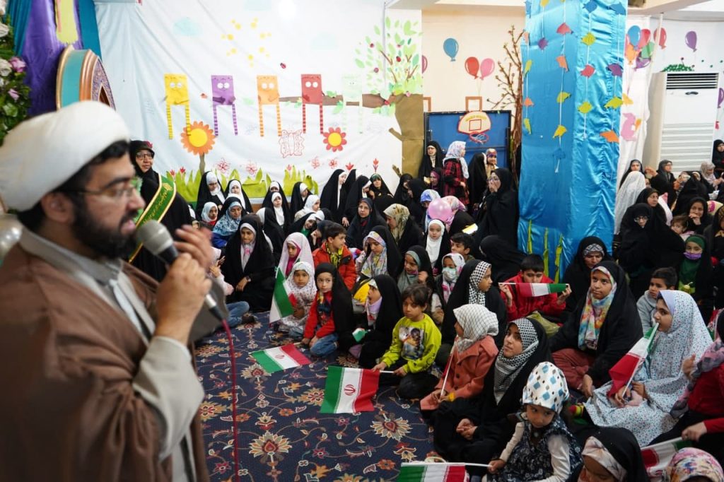 photo 2024 02 02 19 21 17 1024x682 - جشن «دختران انقلاب» به‎‌مناسبت آغاز دهه‌ی پرفروغ فجر انقلاب اسلامی در آستان احمدی