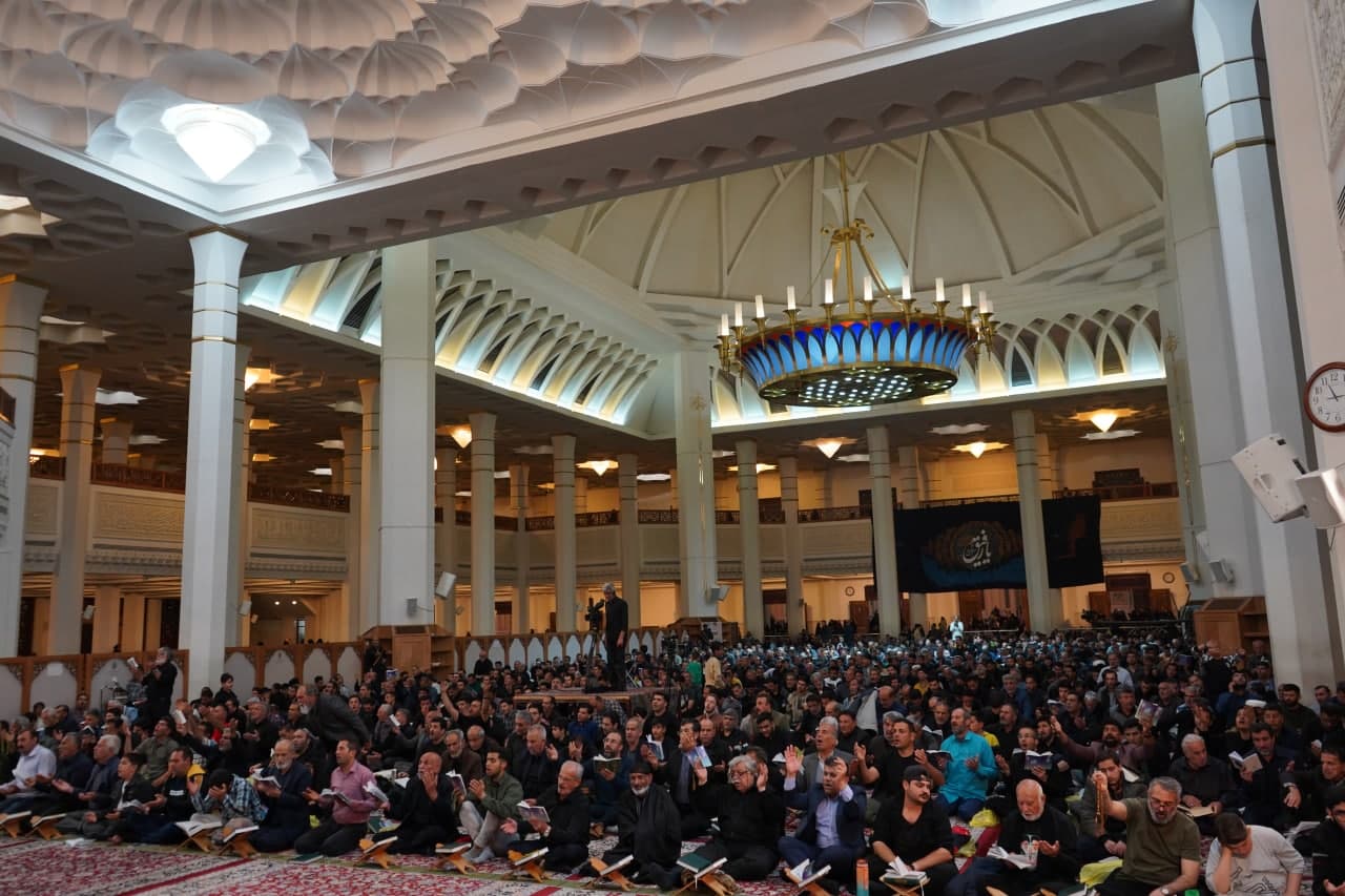photo 2024 04 01 00 51 35 - تصاویر/ دومین شب قدر در حرم مطهر حضرت احمد بن موسی الکاظم علیه السلام