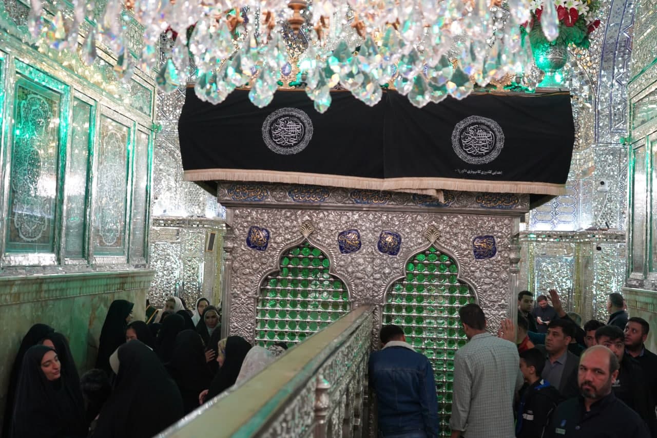 photo 2024 04 01 00 51 38 3 - تصاویر/ دومین شب قدر در حرم مطهر حضرت احمد بن موسی الکاظم علیه السلام