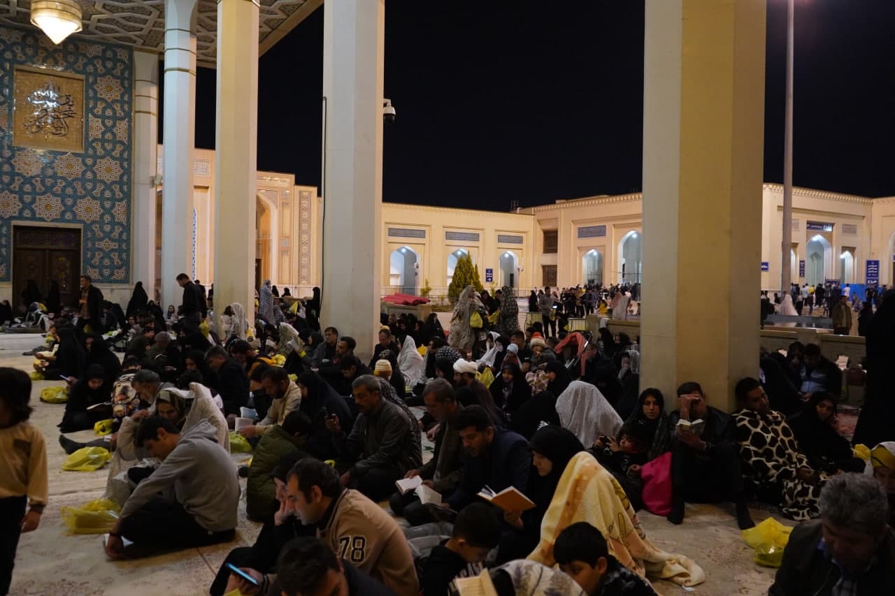 photo 2024 04 01 00 51 40 - تصاویر/ دومین شب قدر در حرم مطهر حضرت احمد بن موسی الکاظم علیه السلام