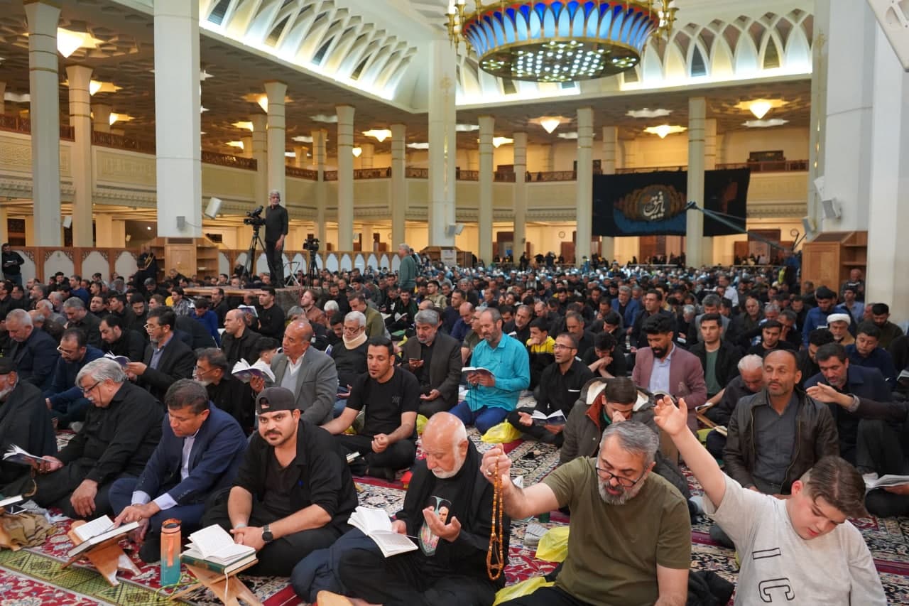 photo 2024 04 01 00 51 42 - تصاویر/ دومین شب قدر در حرم مطهر حضرت احمد بن موسی الکاظم علیه السلام