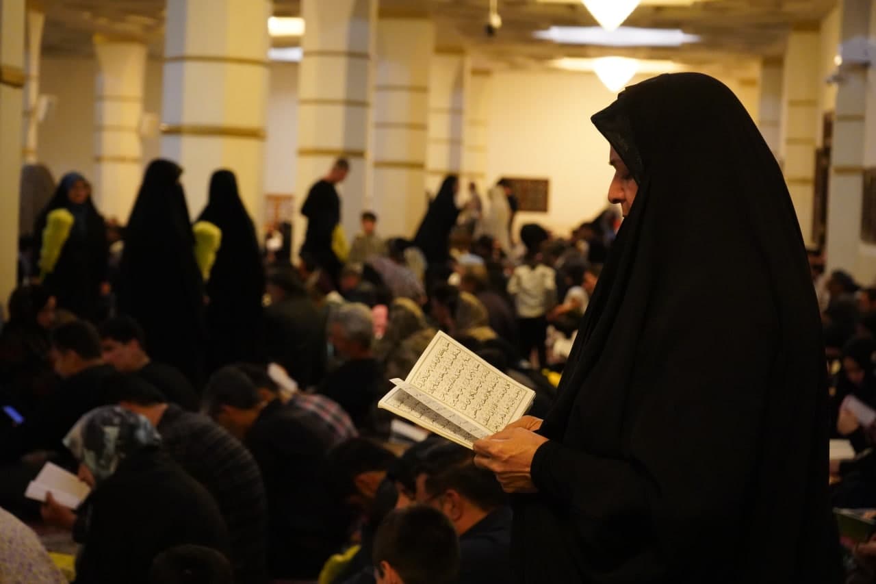 photo 2024 04 01 00 51 43 3 - تصاویر/ دومین شب قدر در حرم مطهر حضرت احمد بن موسی الکاظم علیه السلام