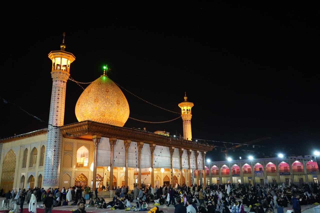 photo 2024 04 01 00 51 44 2 - تصاویر/ دومین شب قدر در حرم مطهر حضرت احمد بن موسی الکاظم علیه السلام