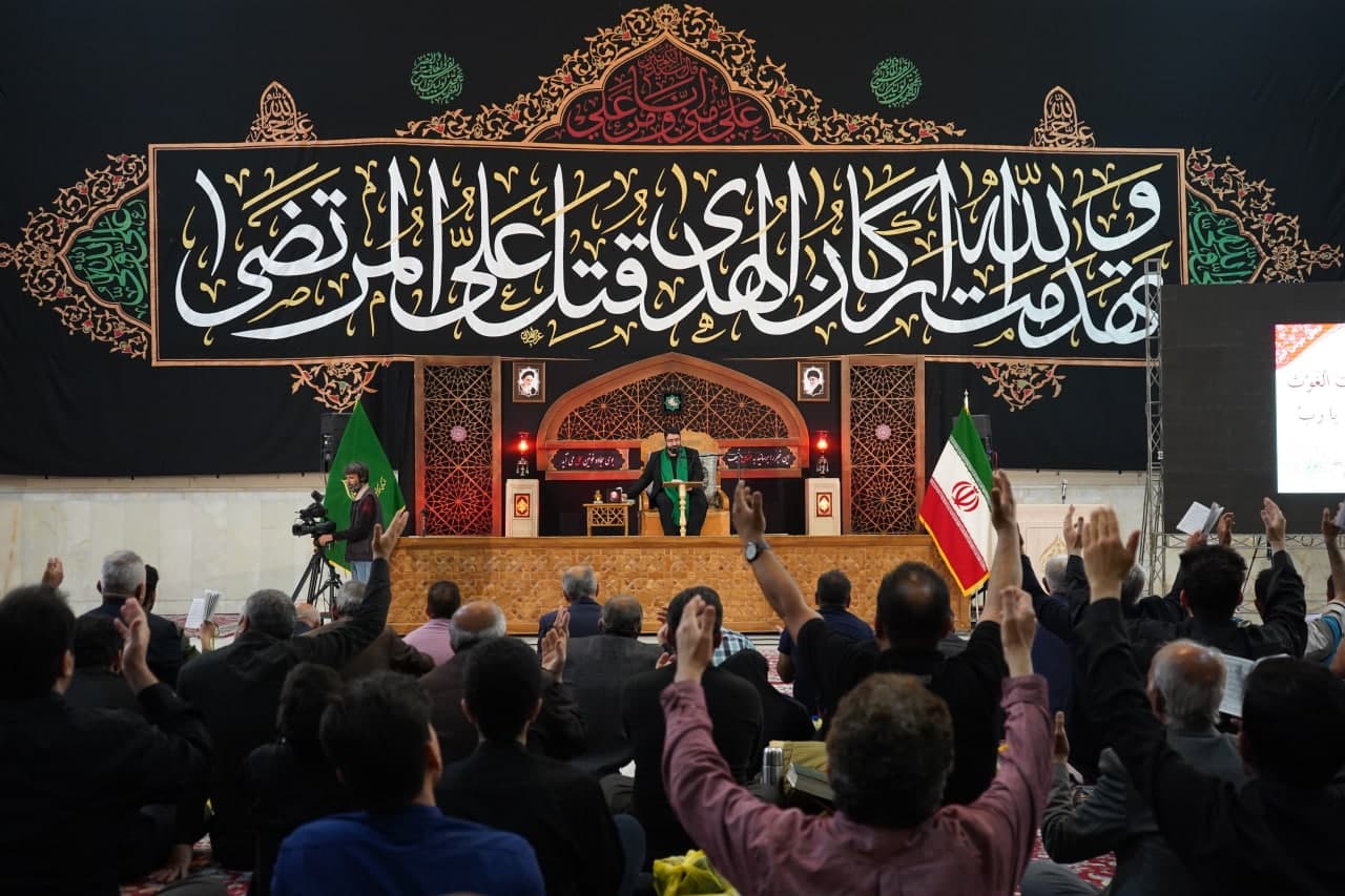 photo 2024 04 01 00 51 46 2 - تصاویر/ دومین شب قدر در حرم مطهر حضرت احمد بن موسی الکاظم علیه السلام