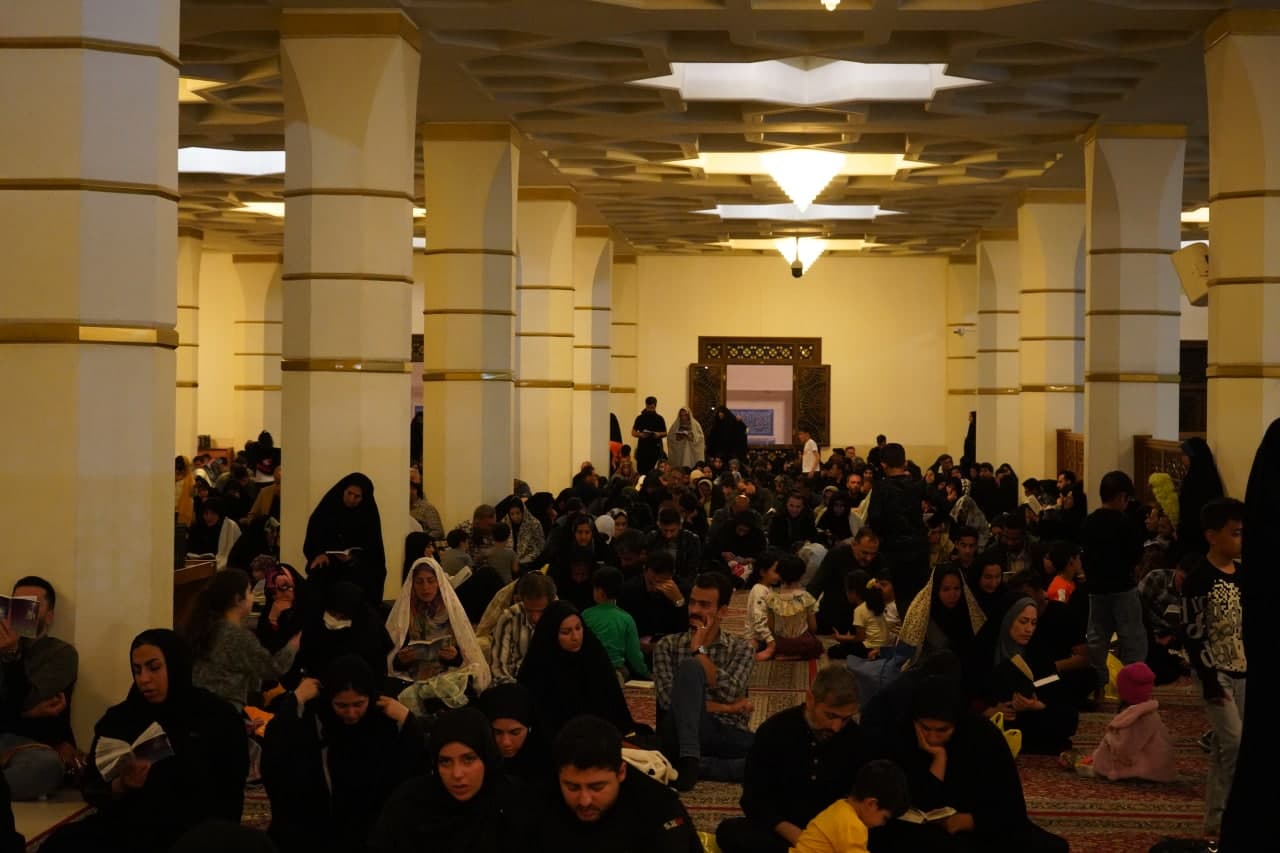 photo 2024 04 01 00 51 48 - تصاویر/ دومین شب قدر در حرم مطهر حضرت احمد بن موسی الکاظم علیه السلام