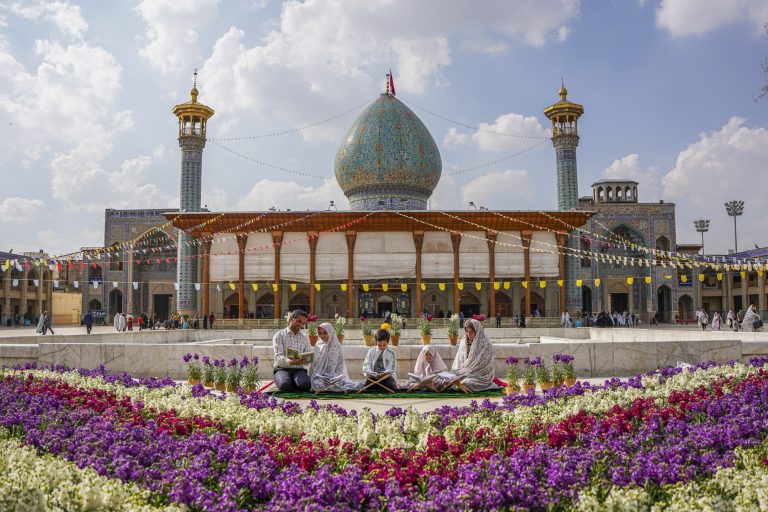 انتشار تصاویری بسیار زیبا از حرم مطهر حضرت احمد بن موسی شاهچراغ علیه السلام به مناسبت بزرگداشت حضرت