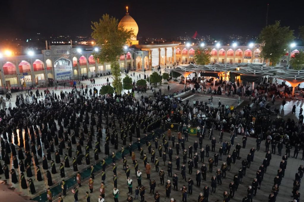 photo 2024 09 04 21 34 08 3 1024x682 - 📸 تصاویر/ مراسم شام غریبان ولی نعمتمان امام هشتم در حرم برادر حضرت شاهچراغ علیهم‌السلام