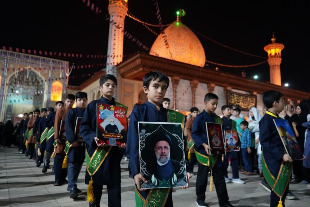 photo 2024 09 04 21 34 10 2 1024x682 - 📸 تصاویر/ مراسم شام غریبان ولی نعمتمان امام هشتم در حرم برادر حضرت شاهچراغ علیهم‌السلام