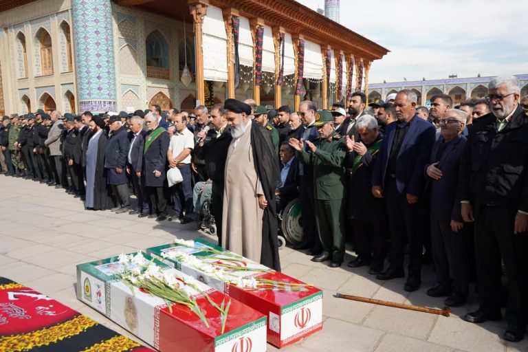 تشییع شهیدان علیرضا زارع و میثم زارع در حرم مطهر حضرت احمد بن موسی شاهچراغ علیه السلام