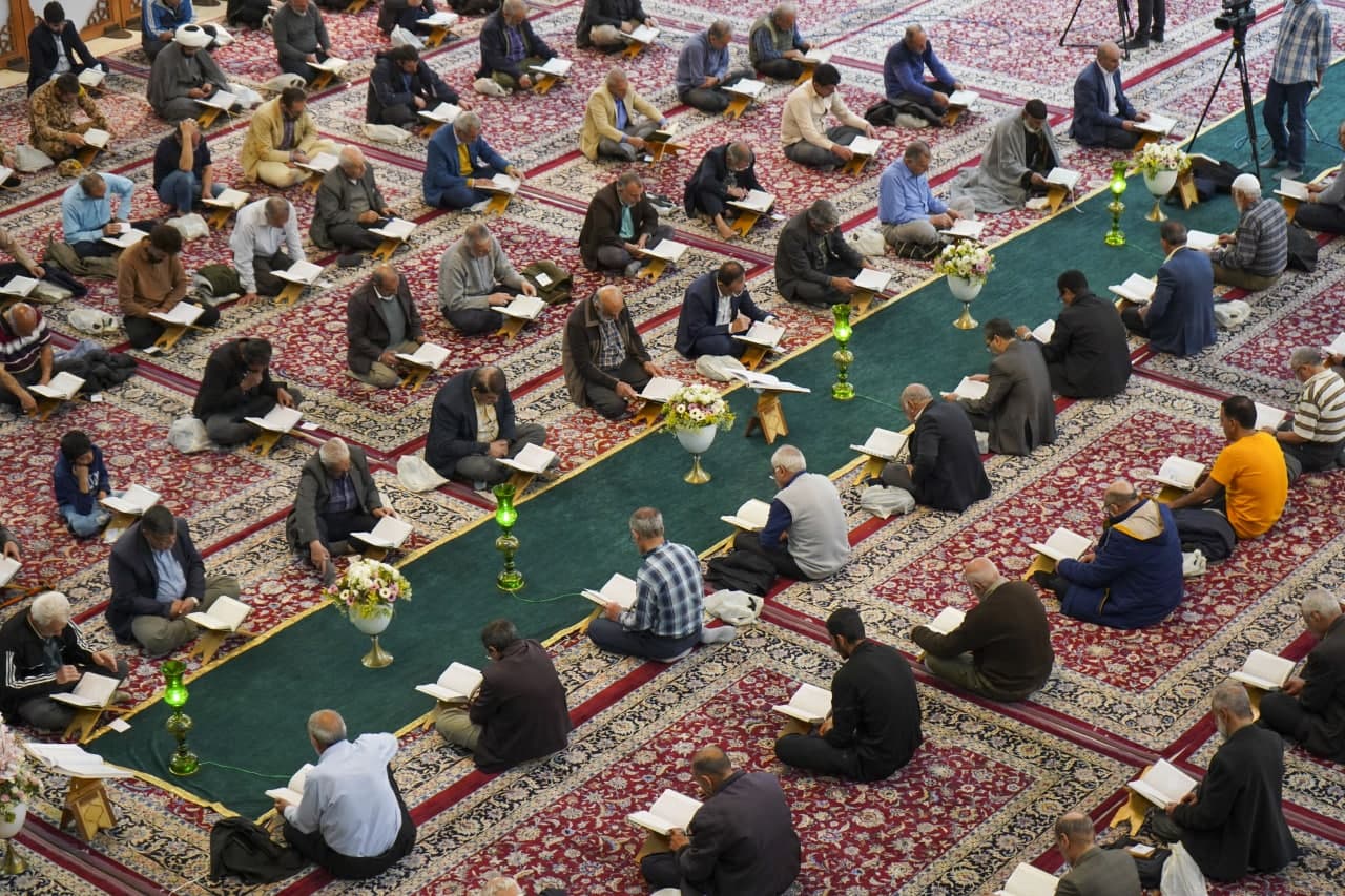 photo 2025 03 11 16 18 18 - محفل جزخوانی روز دهم ماه مبارک رمضان در حرم مطهر حضرت شاهچراغ علیه السلام