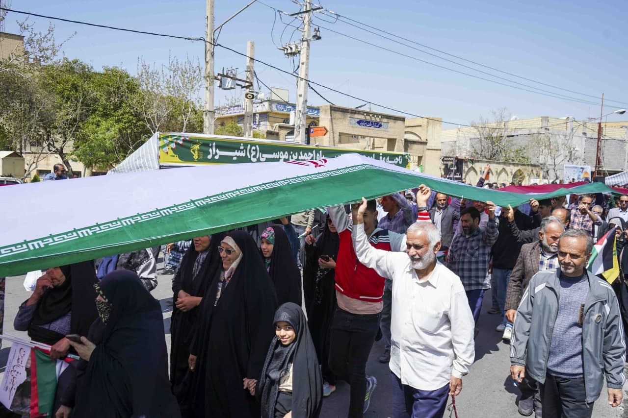 photo 2025 03 28 13 36 22 2 - راهپیمایی روز جهانی قدس در سومین حرم اهل‌بیت علیهم السلام