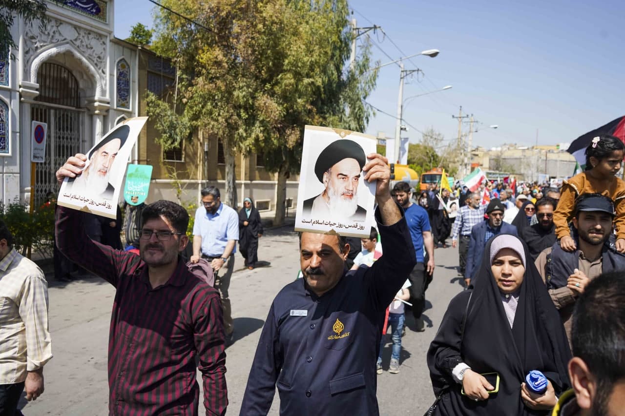photo 2025 03 28 13 36 37 2 - راهپیمایی روز جهانی قدس در سومین حرم اهل‌بیت علیهم السلام