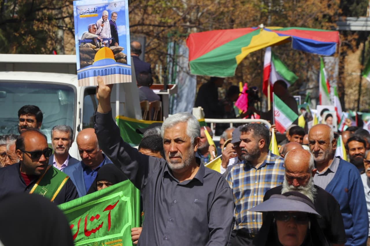 photo 2025 03 28 13 36 40 2 - راهپیمایی روز جهانی قدس در سومین حرم اهل‌بیت علیهم السلام