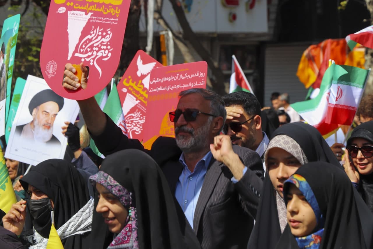 photo 2025 03 28 13 36 43 2 - راهپیمایی روز جهانی قدس در سومین حرم اهل‌بیت علیهم السلام