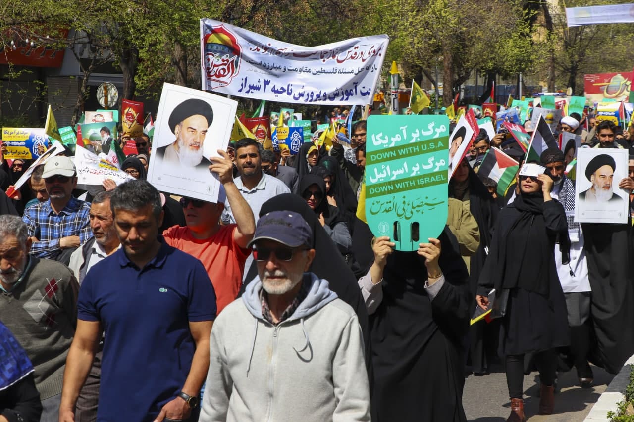 photo 2025 03 28 13 36 45 2 - راهپیمایی روز جهانی قدس در سومین حرم اهل‌بیت علیهم السلام