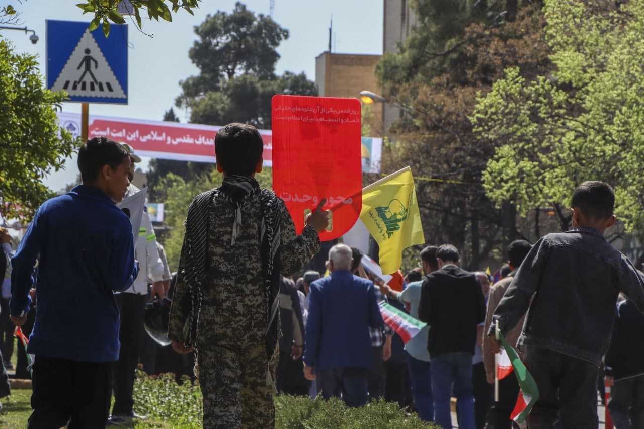 photo 2025 03 28 13 36 52 2 - راهپیمایی روز جهانی قدس در سومین حرم اهل‌بیت علیهم السلام