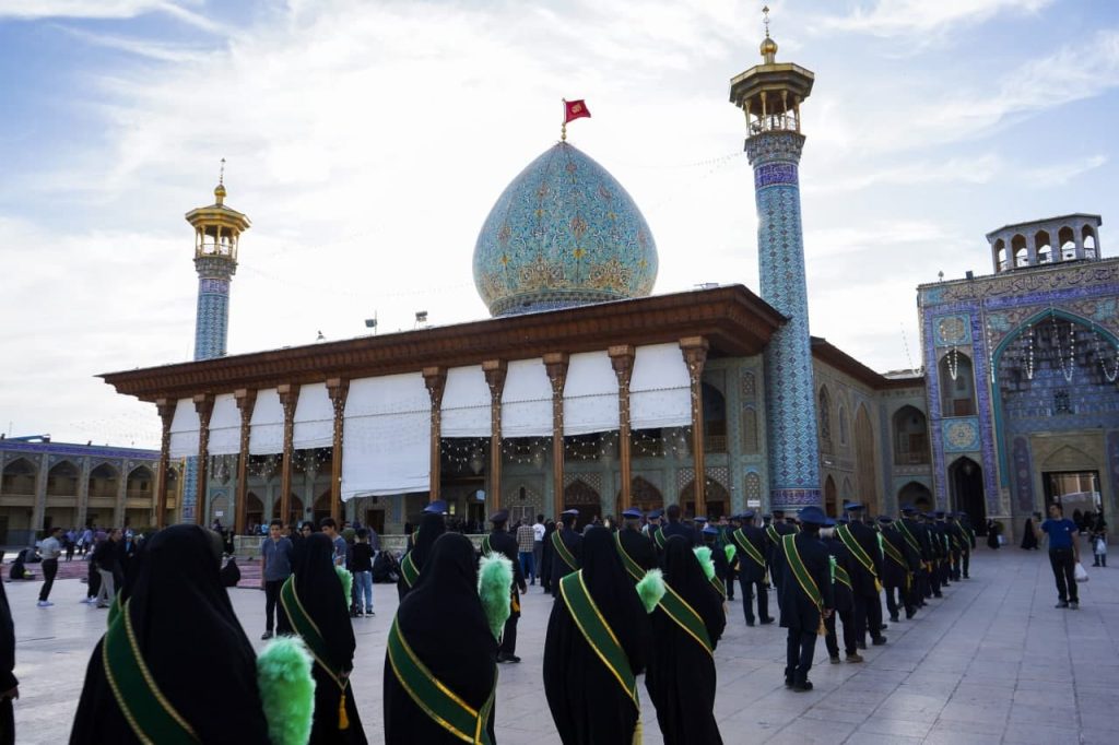 photo 2025 04 17 17 56 15 2 1024x682 - ویژه برنامه هفتگی | عرض ارادت خدام آستان مقدس احمدی و محمدی علیهماالسلام به حضرت شاهچراغ علیه السلام