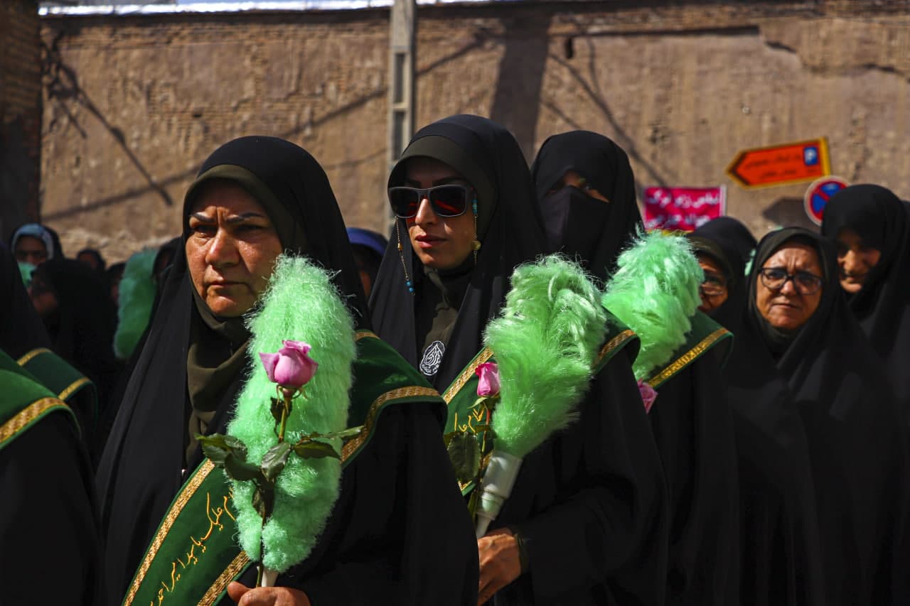 photo 2025 04 29 11 58 31 - مراسم شادپیمایی و جشن میلاد حضرت فاطمه معصومه (ع) و گرامیداشت روز دختر در حرم مطهر حضرت شاهچراغ (ع)
