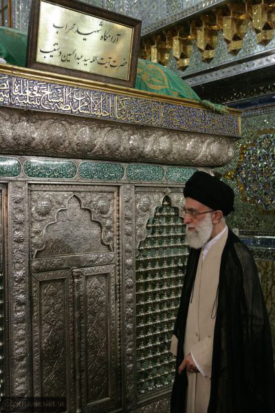 عکس / زیارت مرقد مطهر حضرت احمد بن موسی الکاظم علیه السلام توسط حضرت آیتالله خامنهای رهبر معظم انقلاب اسلامی مدظله العالی 13870213 0133955 - عکس / زیارت مرقد مطهر حضرت احمد بن موسی الکاظم علیه السلام توسط حضرت آیتالله خامنهای رهبر معظم انقلاب اسلامی مدظله العالی