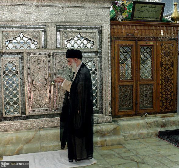 عکس / زیارت مرقد مطهر حضرت احمد بن موسی الکاظم علیه السلام توسط حضرت آیتالله خامنهای رهبر معظم انقلاب اسلامی مدظله العالی 13870213 0233954 - عکس / زیارت مرقد مطهر حضرت احمد بن موسی الکاظم علیه السلام توسط حضرت آیتالله خامنهای رهبر معظم انقلاب اسلامی مدظله العالی