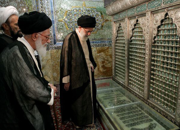 عکس / زیارت مرقد مطهر حضرت احمد بن موسی الکاظم علیه السلام توسط حضرت آیتالله خامنهای رهبر معظم انقلاب اسلامی مدظله العالی 13870213 0233955 - عکس / زیارت مرقد مطهر حضرت احمد بن موسی الکاظم علیه السلام توسط حضرت آیتالله خامنهای رهبر معظم انقلاب اسلامی مدظله العالی