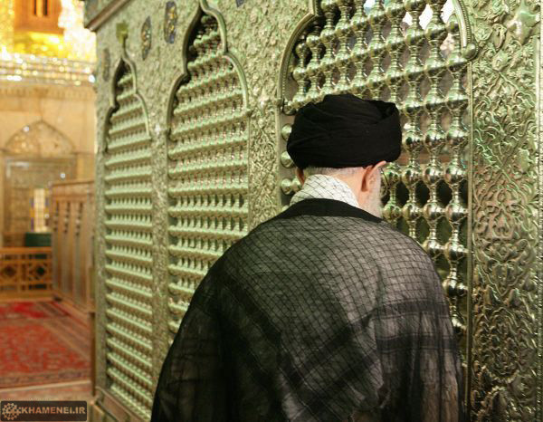 13950519 0133951 - عکس / زیارت مرقد مطهر حضرت احمد بن موسی الکاظم علیه السلام توسط حضرت آیت‌الله خامنه‌ای رهبر معظم انقلاب اسلامی مدظله العالی