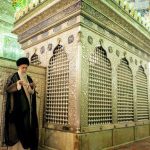 عکس / زیارت مرقد مطهر حضرت احمد بن موسی الکاظم علیه السلام توسط حضرت آیت‌الله خامنه‌ای رهبر معظم انقلاب اسلامی مدظله العالی
