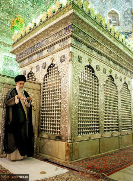 13950519 0333951 - عکس / زیارت مرقد مطهر حضرت احمد بن موسی الکاظم علیه السلام توسط حضرت آیت‌الله خامنه‌ای رهبر معظم انقلاب اسلامی مدظله العالی