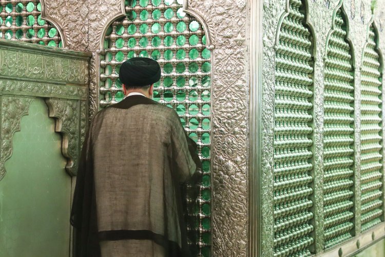 163421863307808200 - تصاویر | حضور شهید آیت‌الله رئیسی در حرم مطهر حضرت شاهچراغ علیه‌السلام