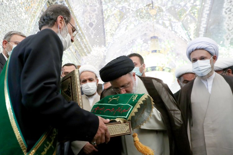 163421864917487300 - تصاویر | حضور شهید آیت‌الله رئیسی در حرم مطهر حضرت شاهچراغ علیه‌السلام