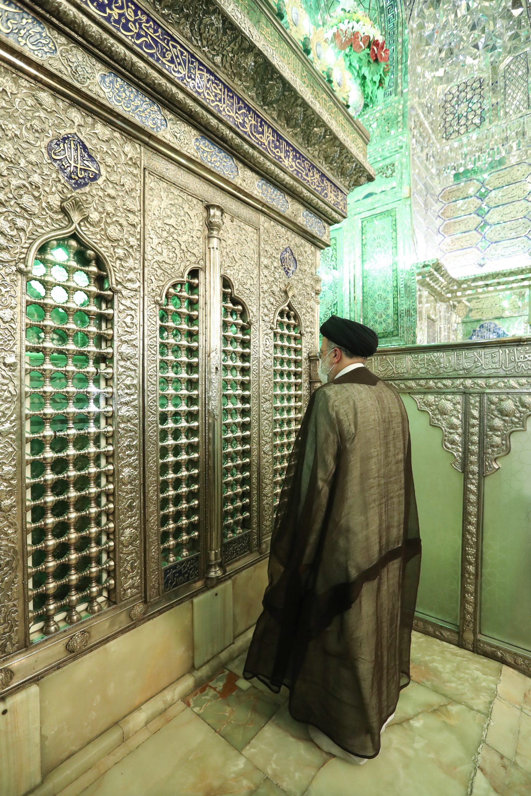 تصاویر با کیفیت حضور شهید آیتالله رئیسی در حرم مطهر حضرت شاهچراغ علیهالسلام 163422804756822300 1 scaled - تصاویر با کیفیت حضور شهید آیتالله رئیسی در حرم مطهر حضرت شاهچراغ علیهالسلام