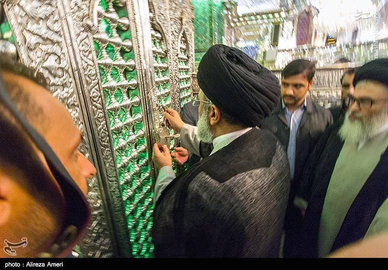 2004709 - تصاویر با کیفیت حضور شهید آیت‌الله رئیسی در حرم مطهر حضرت شاهچراغ علیه‌السلام