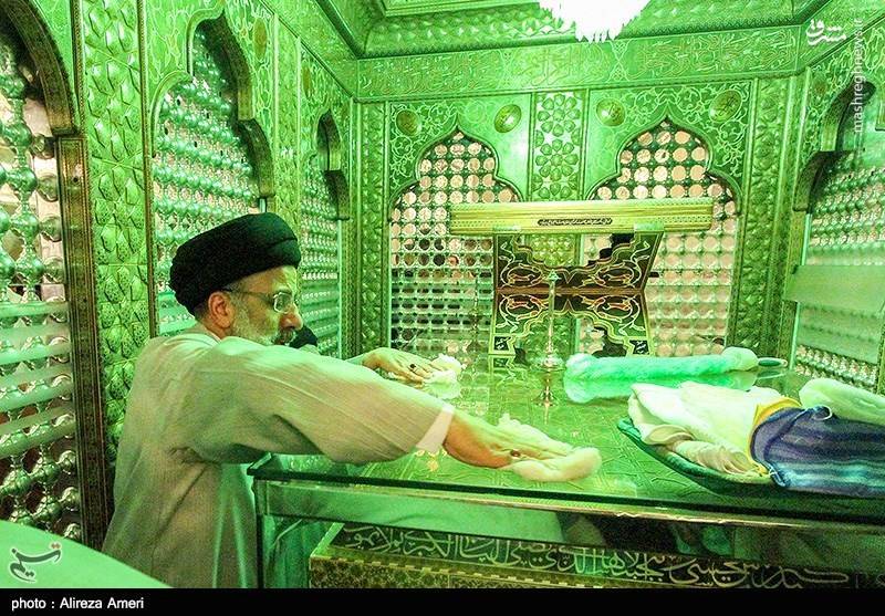 2004712 - تصاویر با کیفیت حضور شهید آیت‌الله رئیسی در حرم مطهر حضرت شاهچراغ علیه‌السلام
