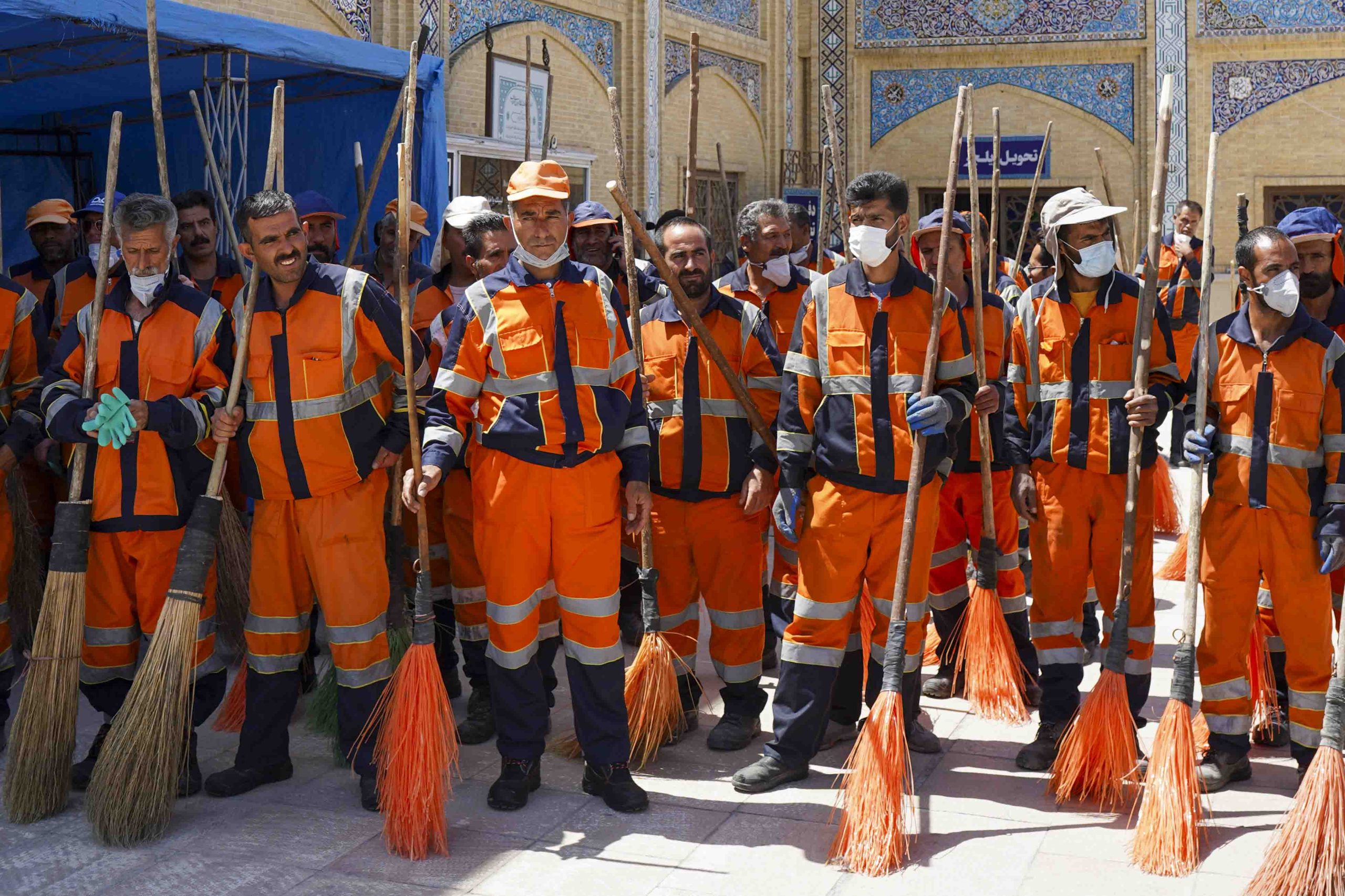 astanahmadi 4 scaled - تصاویر | آیین جاروزنی صحن آستان مقدس حضرت شاهچراغ علیه‌السلام با حضور جمعی از پاکبان شیرازی به مناسبت دهه کرامت و گرامیداشت روز کارگر