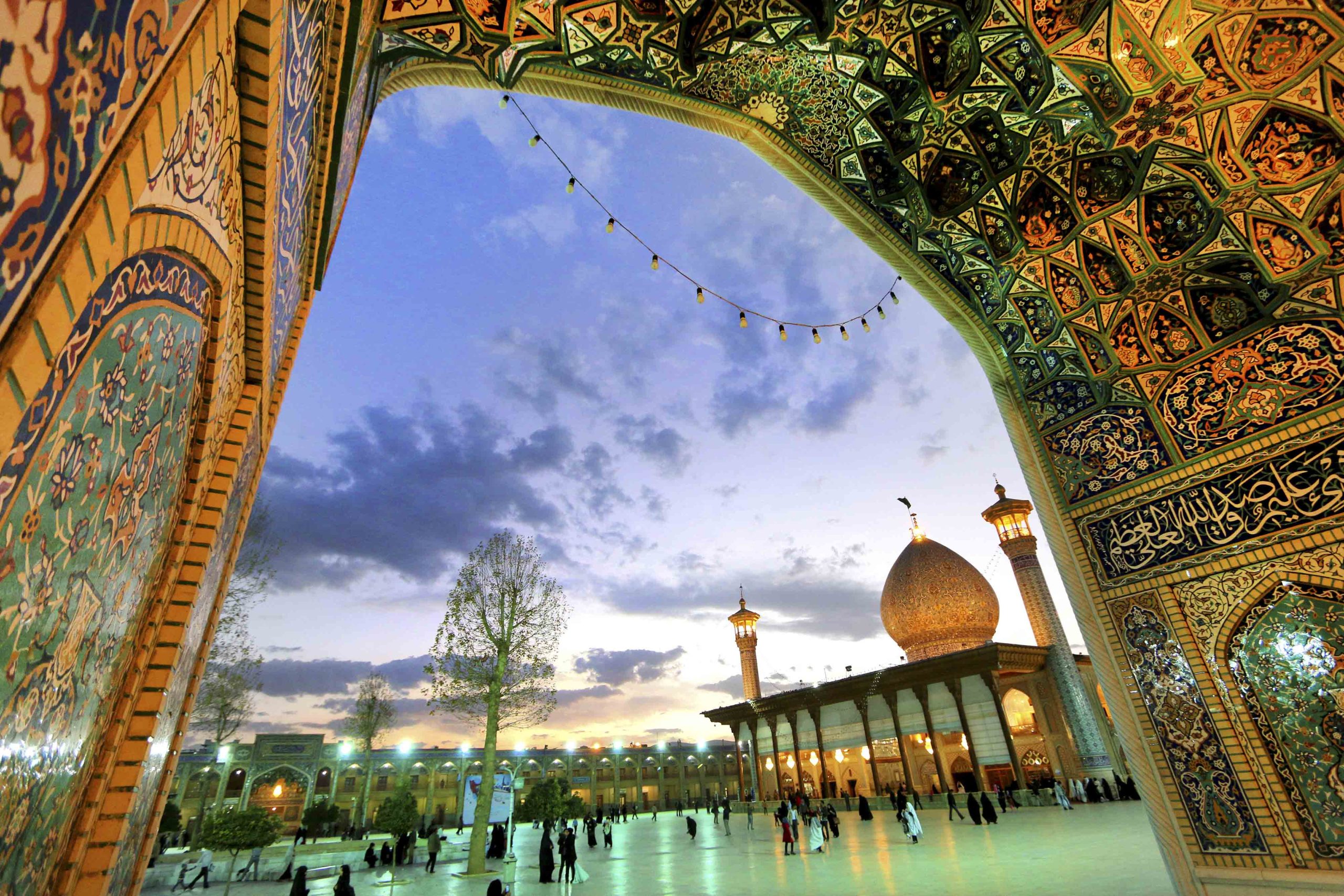 astanahmadi 14 scaled - مجموعه تصاویر و عکس از گنبد و بارگاه آستان مقدس حضرت شاهچراغ علیه السلام