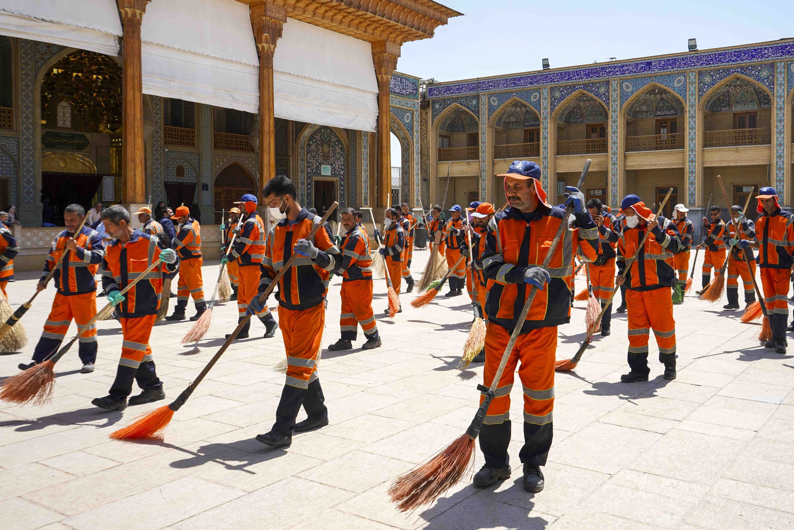 astanahmadi 8 2 scaled - تصاویر | آیین جاروزنی صحن آستان مقدس حضرت شاهچراغ علیه‌السلام با حضور جمعی از پاکبان شیرازی به مناسبت دهه کرامت و گرامیداشت روز کارگر