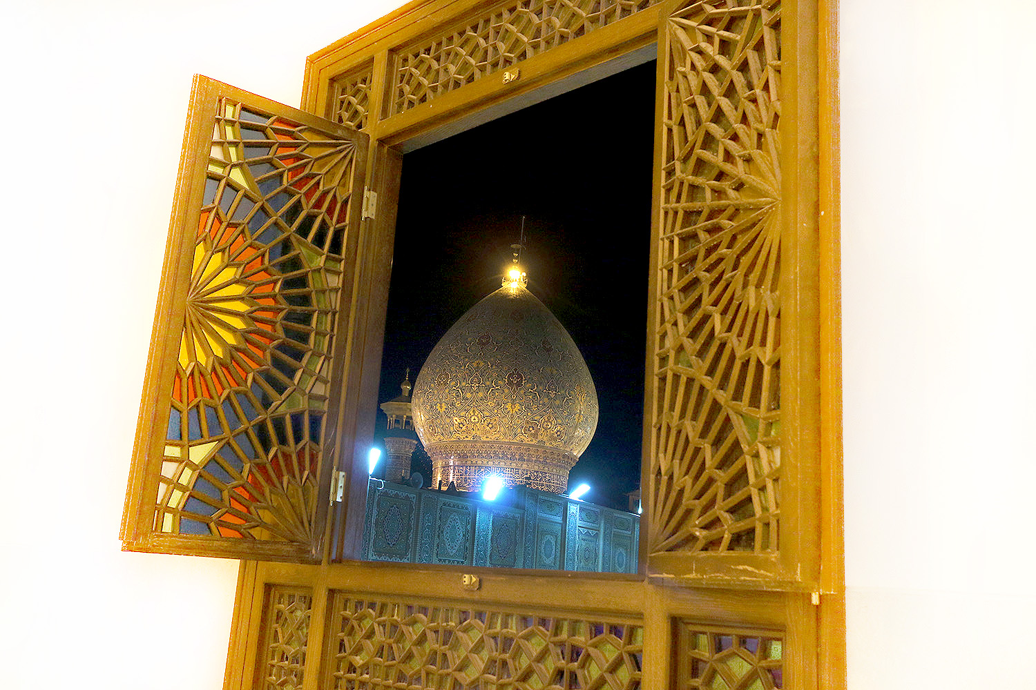 att IMG 0906 2 - 100 عکس هنری و زیبا از حرم مطهر حضرت شاهچراغ علیه السلام
