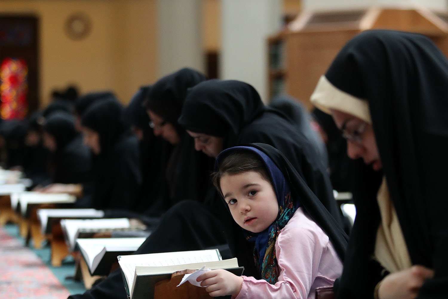 att child1500 - 100 عکس هنری و زیبا از حرم مطهر حضرت شاهچراغ علیه السلام