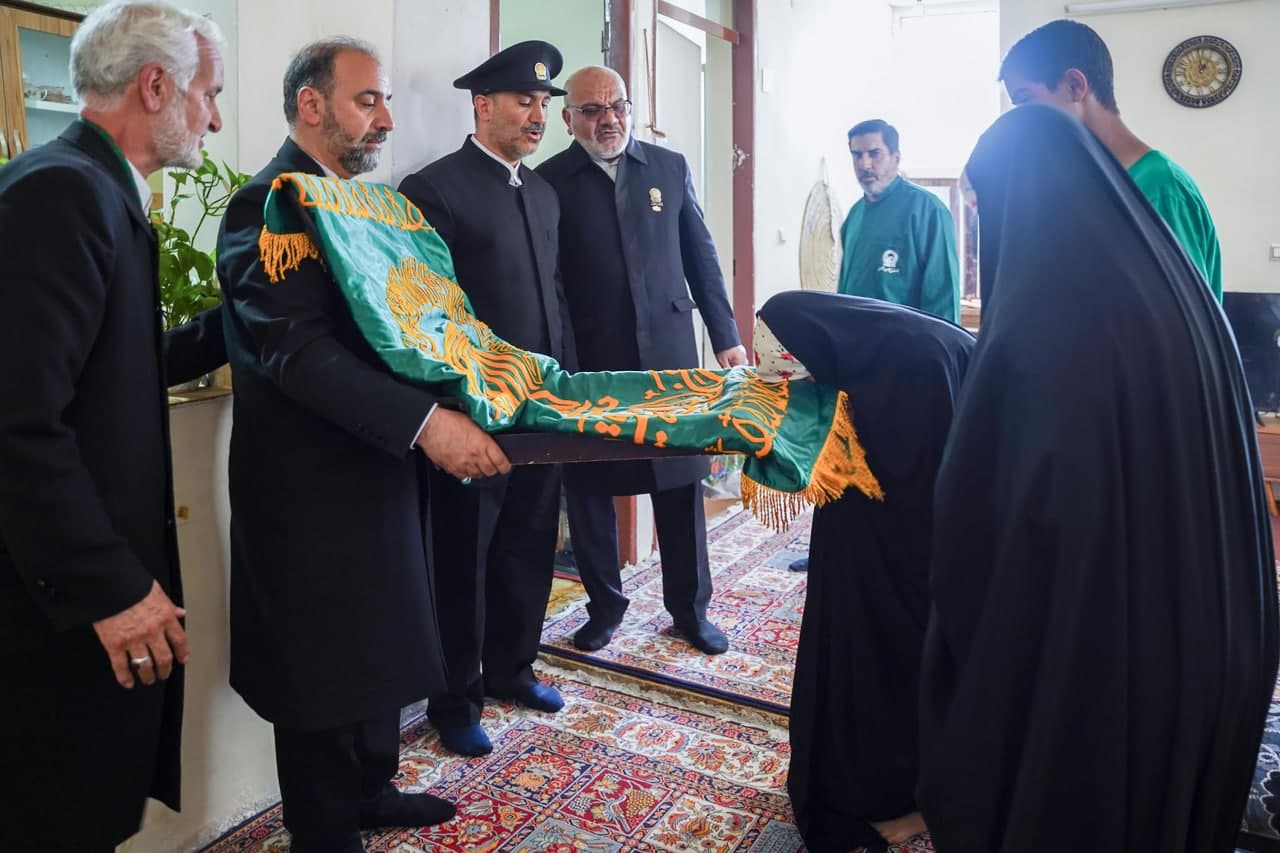 photo 2025 05 03 10 47 43 2 - تصاویر | موکب امام رضا علیه‌السلام در حرم برادر حضرت شاهچراغ علیه السلام + دیدار خدام حرم مطهر رضوی با خانواده‌های ایتام در شیراز