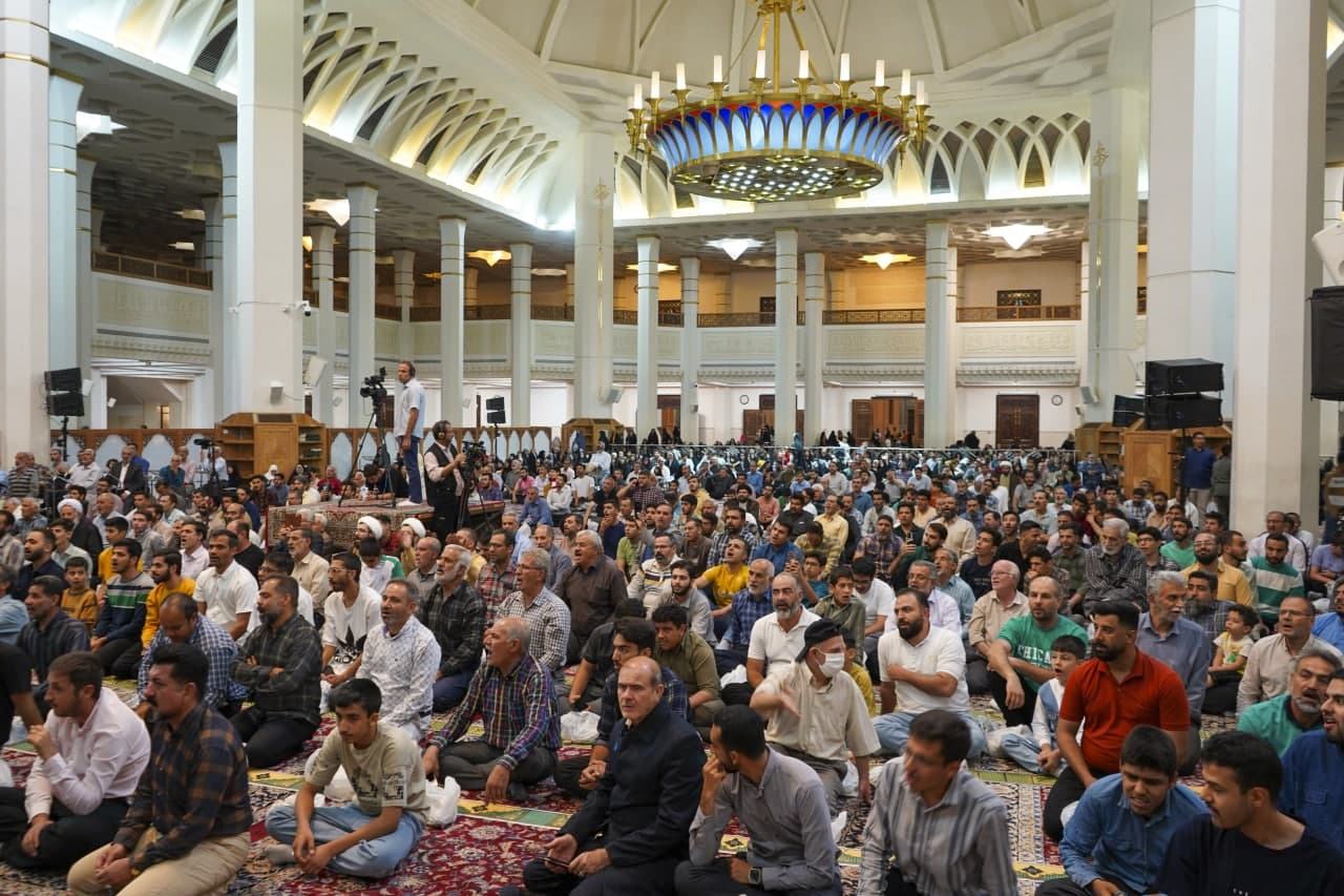 photo 2025 05 04 00 25 39 - تصاویر| مراسم جشن شب بزرگداشت حضرت احمد بن موسی الکاظم شاهچراغ علیه‌السلام در حرم مطهر