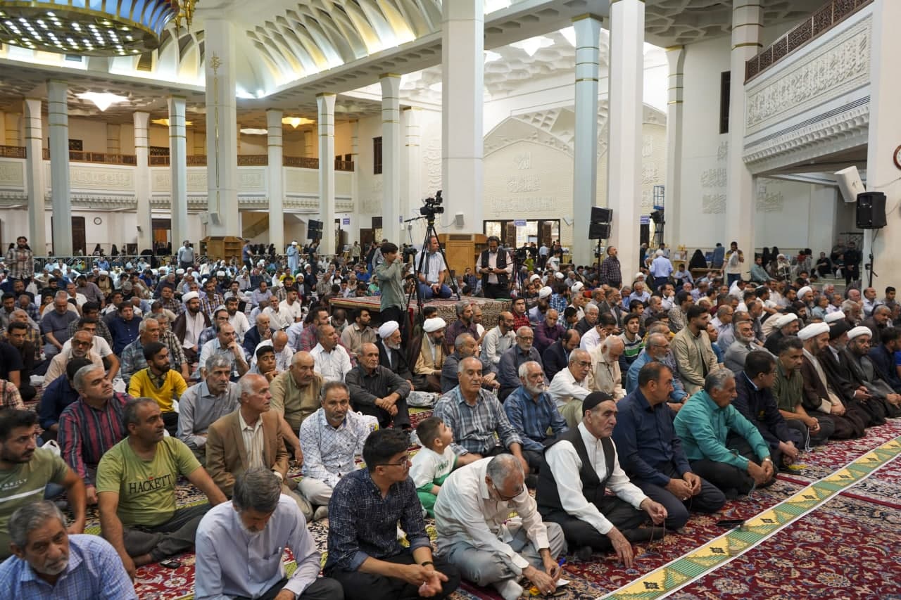 photo 2025 05 04 00 25 44 2 - تصاویر| مراسم جشن شب بزرگداشت حضرت احمد بن موسی الکاظم شاهچراغ علیه‌السلام در حرم مطهر