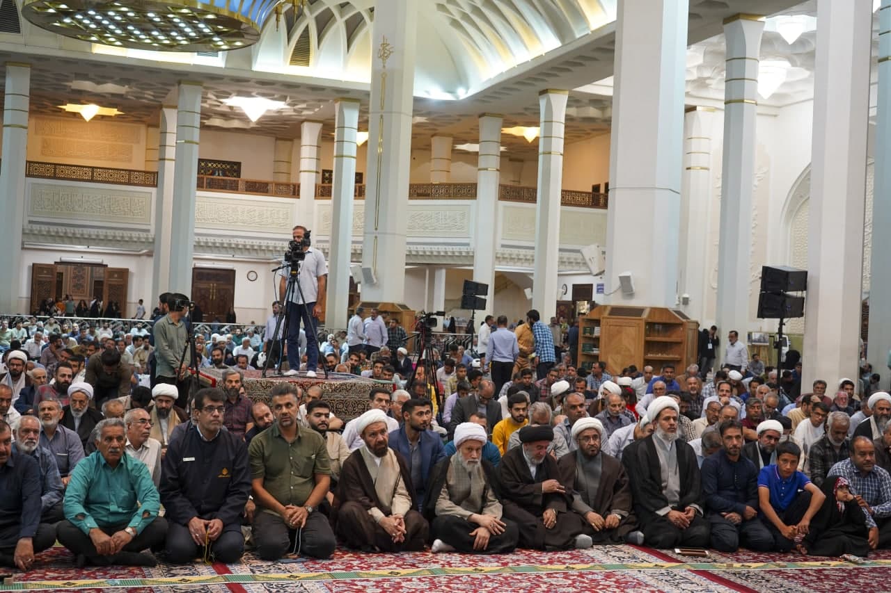 photo 2025 05 04 00 25 46 2 - تصاویر| مراسم جشن شب بزرگداشت حضرت احمد بن موسی الکاظم شاهچراغ علیه‌السلام در حرم مطهر