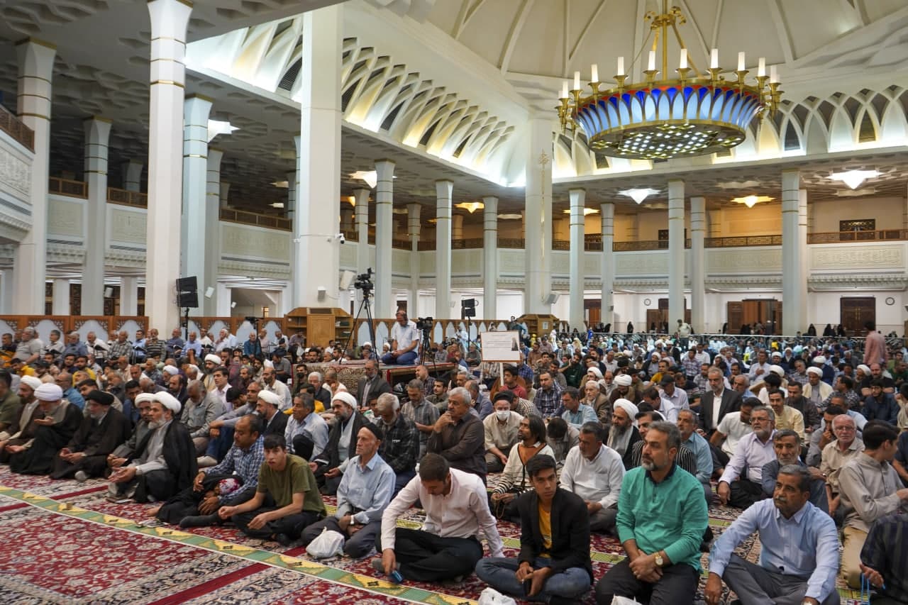 photo 2025 05 04 00 25 49 - تصاویر| مراسم جشن شب بزرگداشت حضرت احمد بن موسی الکاظم شاهچراغ علیه‌السلام در حرم مطهر