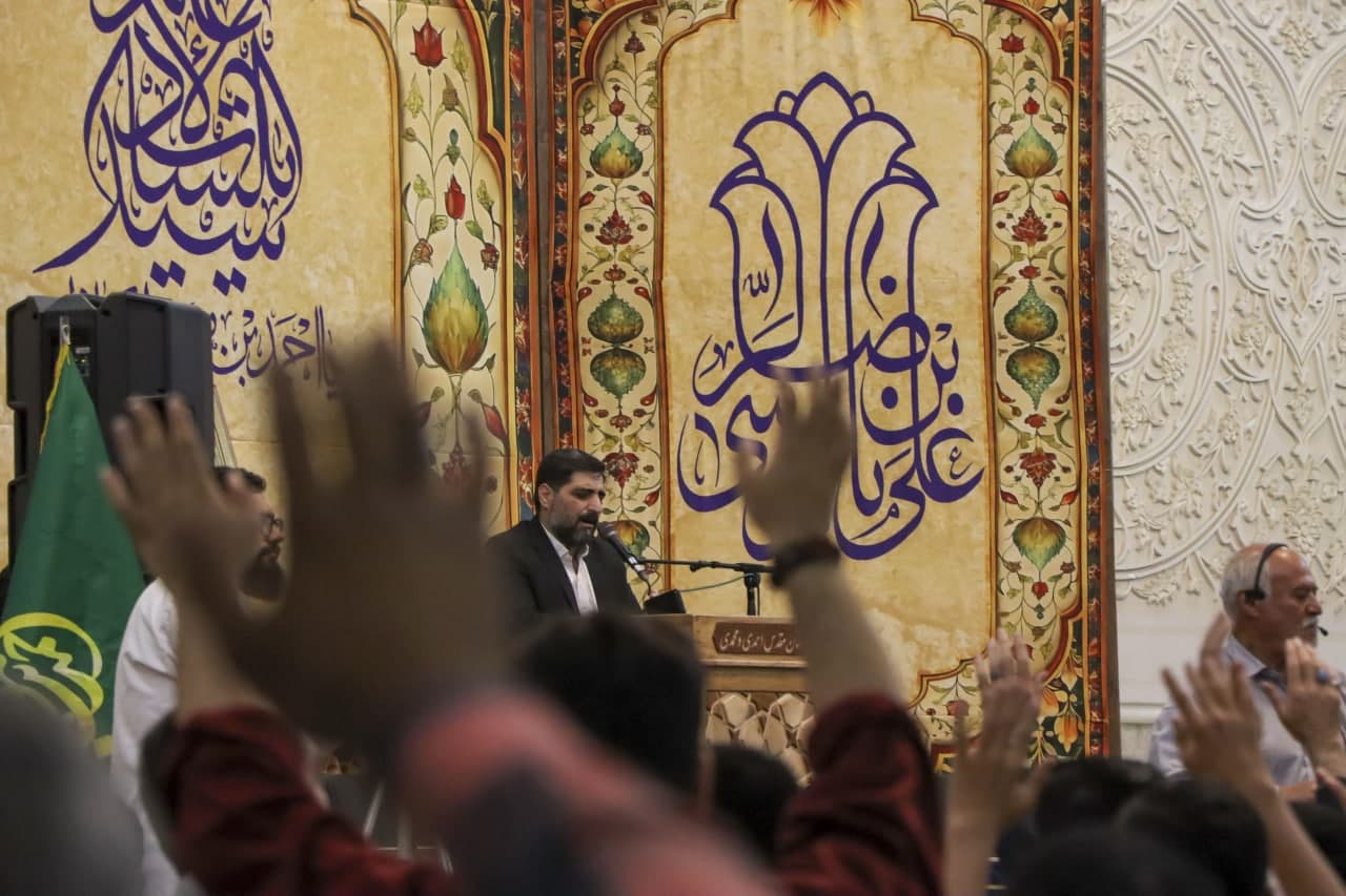 photo 2025 05 04 00 25 52 2 - تصاویر| مراسم جشن شب بزرگداشت حضرت احمد بن موسی الکاظم شاهچراغ علیه‌السلام در حرم مطهر